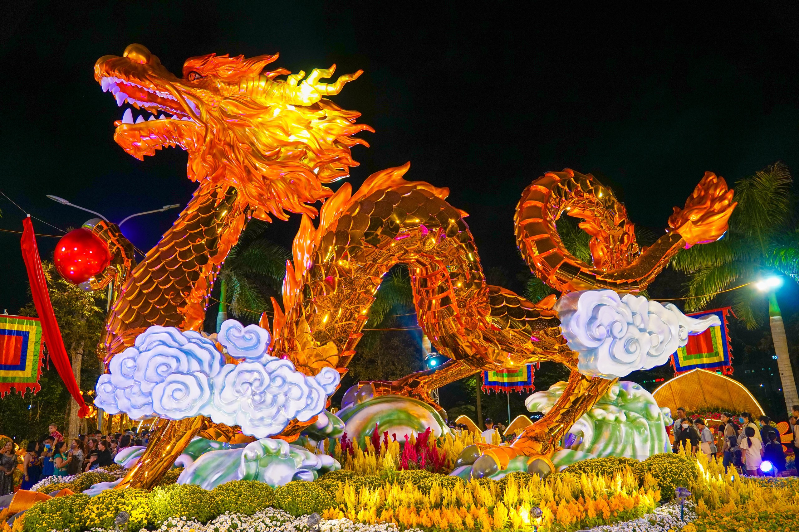 Uy nghi&ecirc;m linh vật rồng 