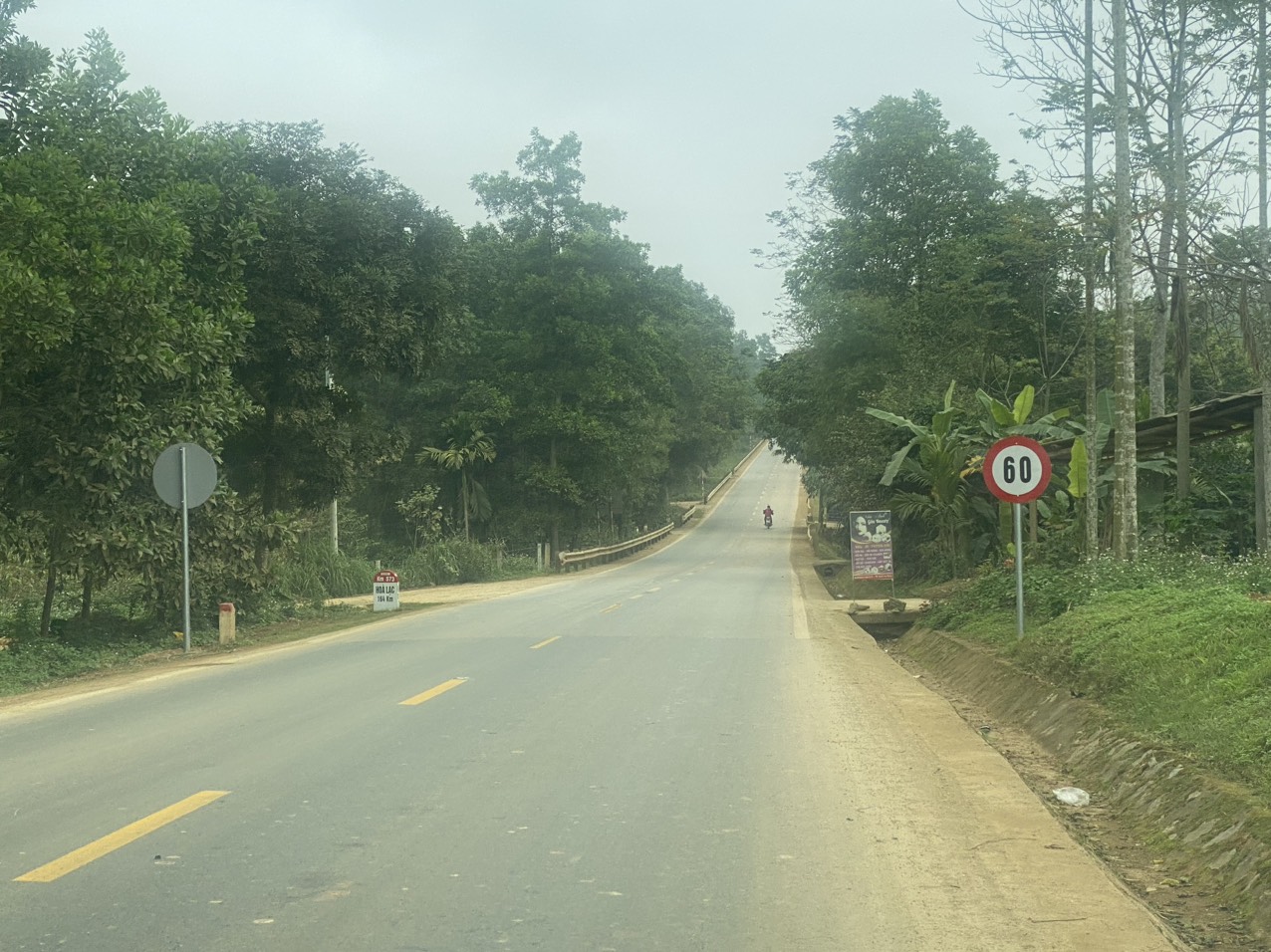 Bổ sung biển b&aacute;o sau vụ tai nạn đặc biệt nghi&ecirc;m trọng ở Thanh Ho&aacute;- Ảnh 2.