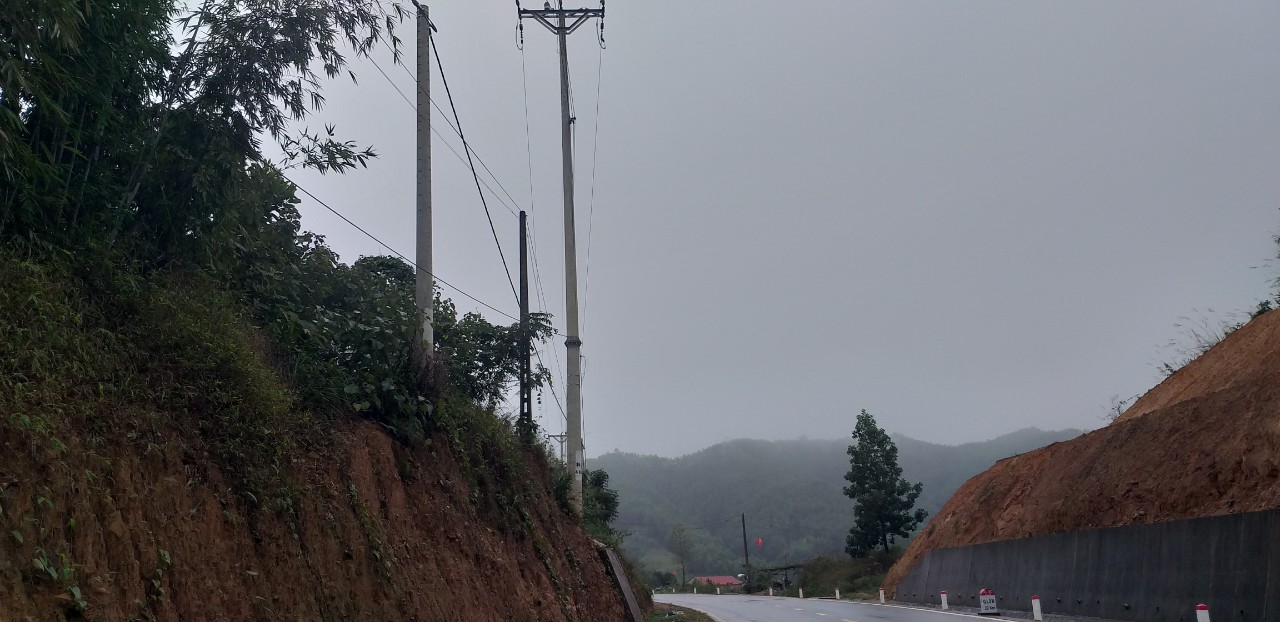 Quảng Ninh: Bất an r&igrave;nh rập tr&ecirc;n đường gần 300 tỷ vừa kh&aacute;nh th&agrave;nh- Ảnh 4.