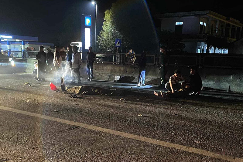 Hiện trường vụ tai nạn giao th&ocirc;ng tr&ecirc;n quốc lộ 1 qua H&agrave; Tĩnh - Ảnh: Hải Qu&acirc;n.