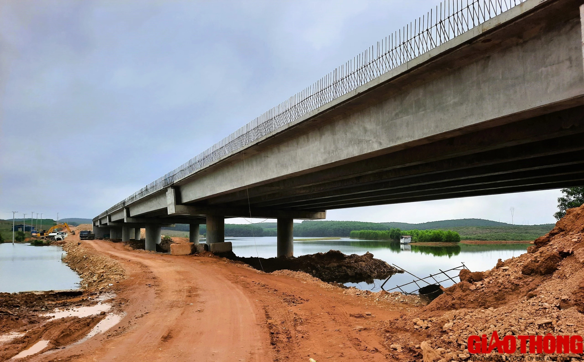 Tất bật thi công cao tốc Vạn Ninh - Cam Lộ những ngày giáp Tết- Ảnh 3. Tất bật thi công cao tốc Vạn Ninh - Cam Lộ những ngày giáp Tết- Ảnh 3.