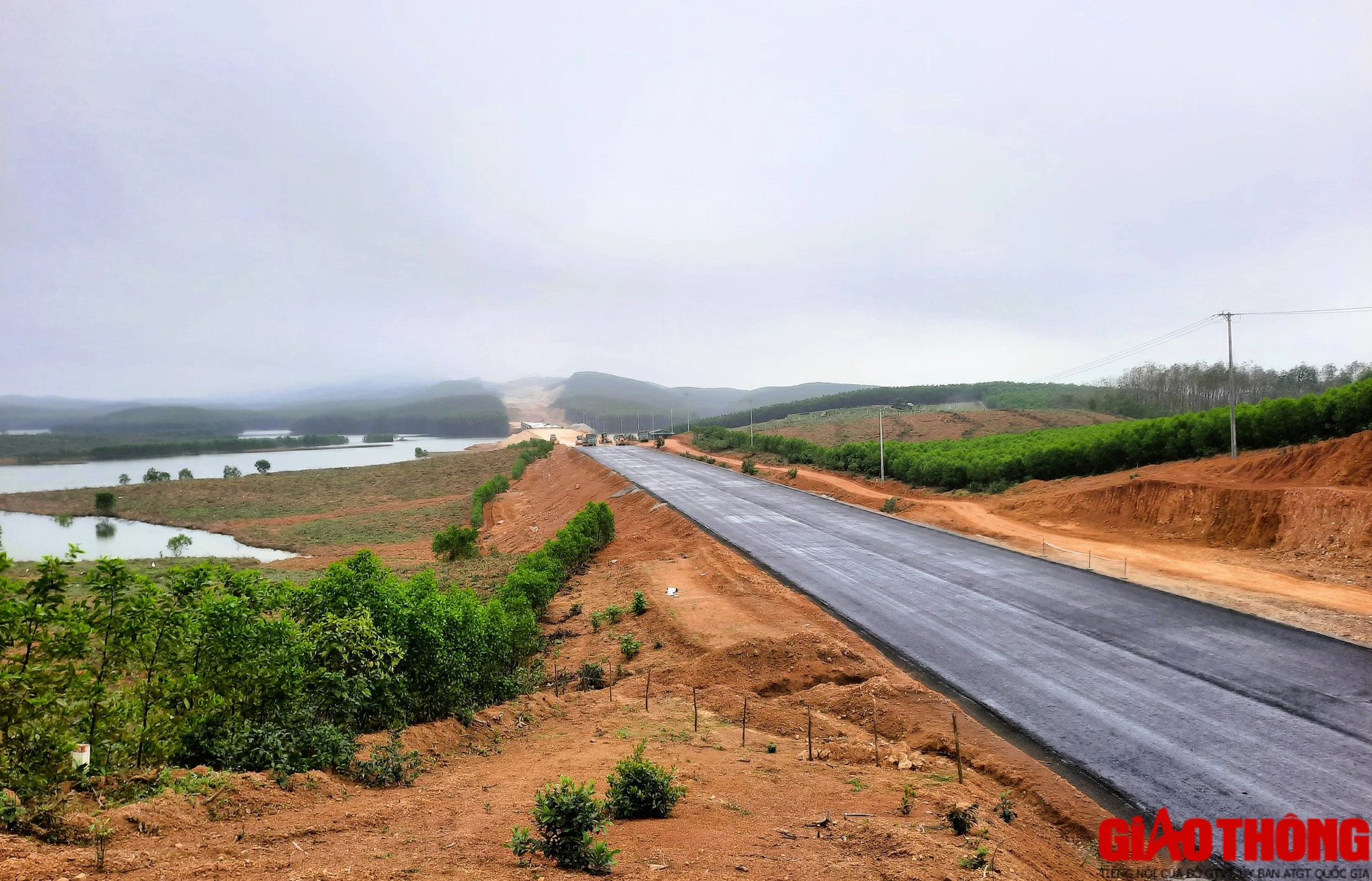 Tất bật thi công cao tốc Vạn Ninh - Cam Lộ những ngày giáp Tết- Ảnh 5. Tất bật thi công cao tốc Vạn Ninh - Cam Lộ những ngày giáp Tết- Ảnh 5.