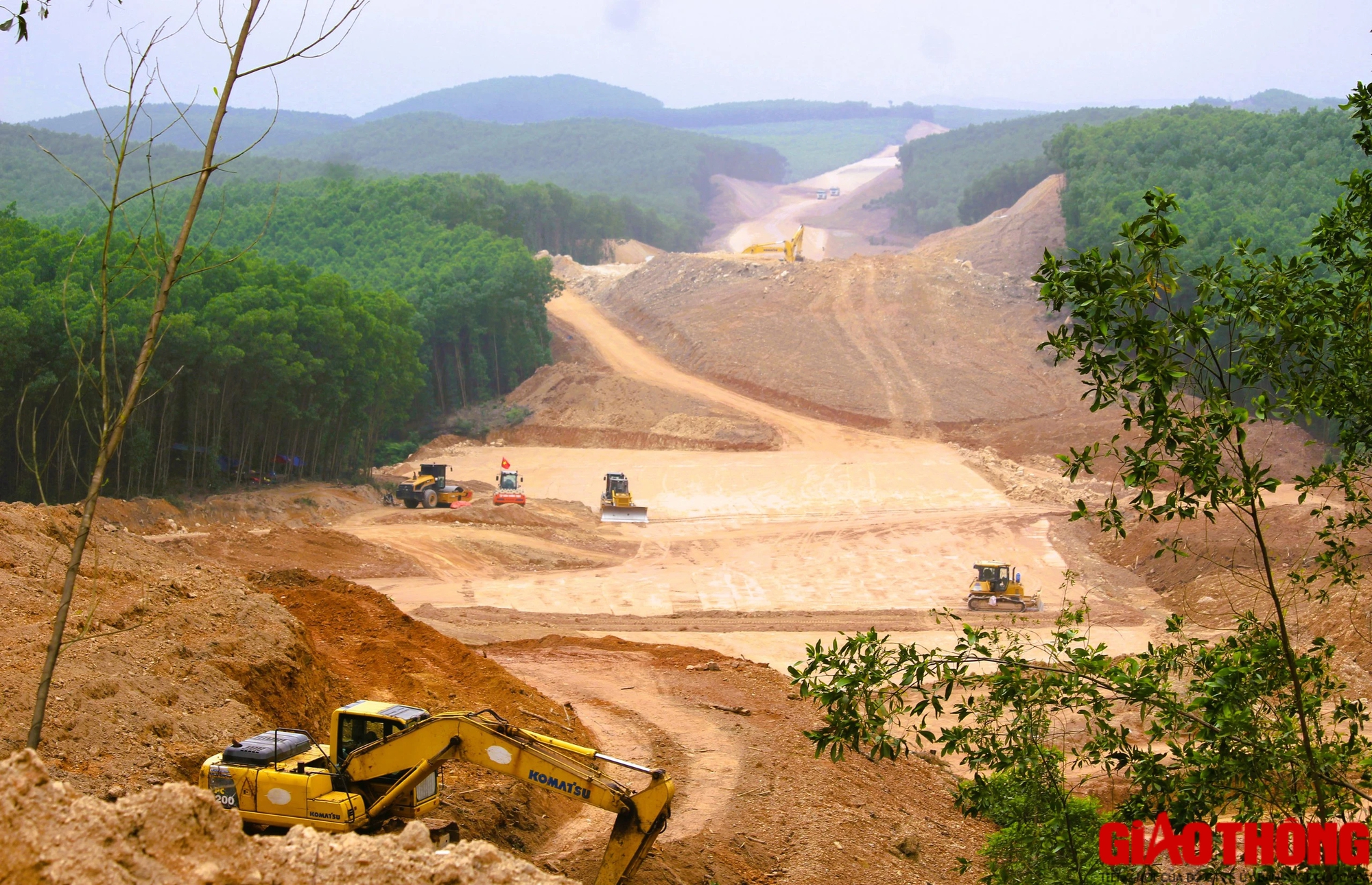 Tất bật thi công cao tốc Vạn Ninh - Cam Lộ những ngày giáp Tết- Ảnh 6. Tất bật thi công cao tốc Vạn Ninh - Cam Lộ những ngày giáp Tết- Ảnh 6.