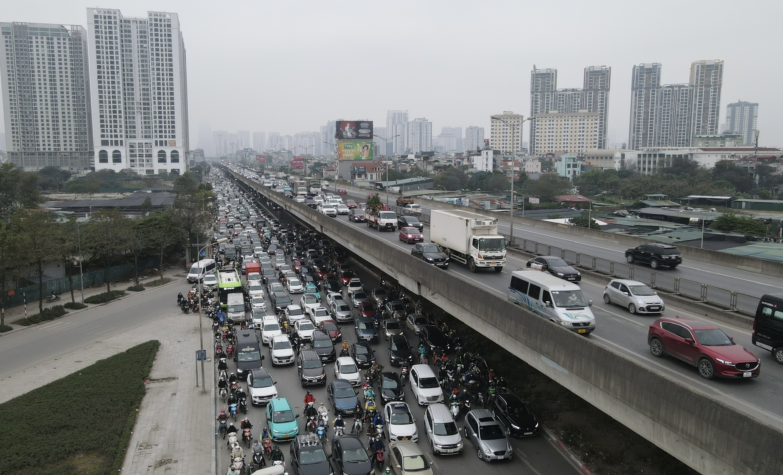 Người d&acirc;n &ugrave;n &ugrave;n rời Thủ đ&ocirc;, cửa ng&otilde; H&agrave; Nội đ&ocirc;ng nghẹt- Ảnh 5.