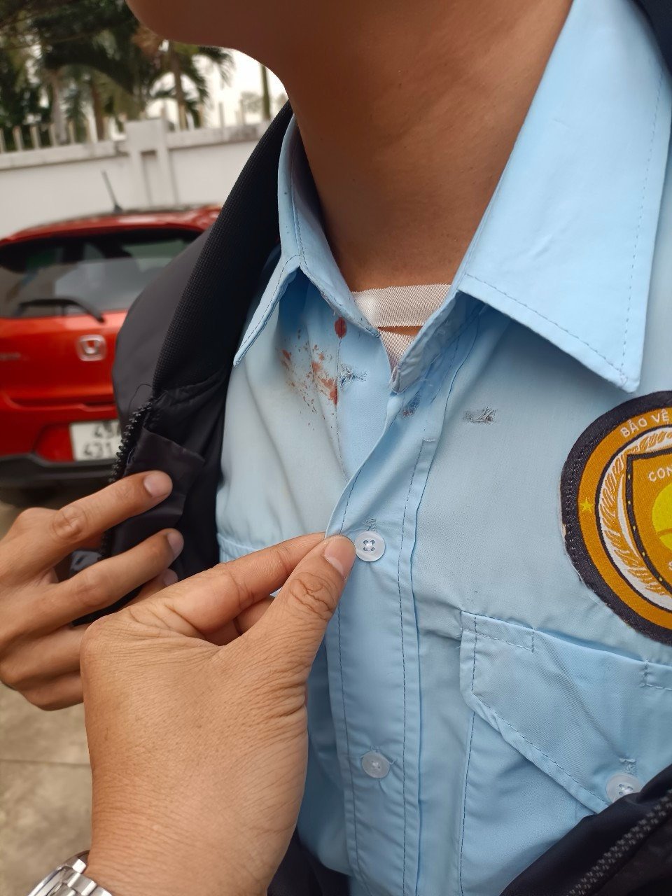 Kẻ cướp ng&acirc;n h&agrave;ng L&acirc;m Đồng nổ s&uacute;ng bắn bảo vệ- Ảnh 1.