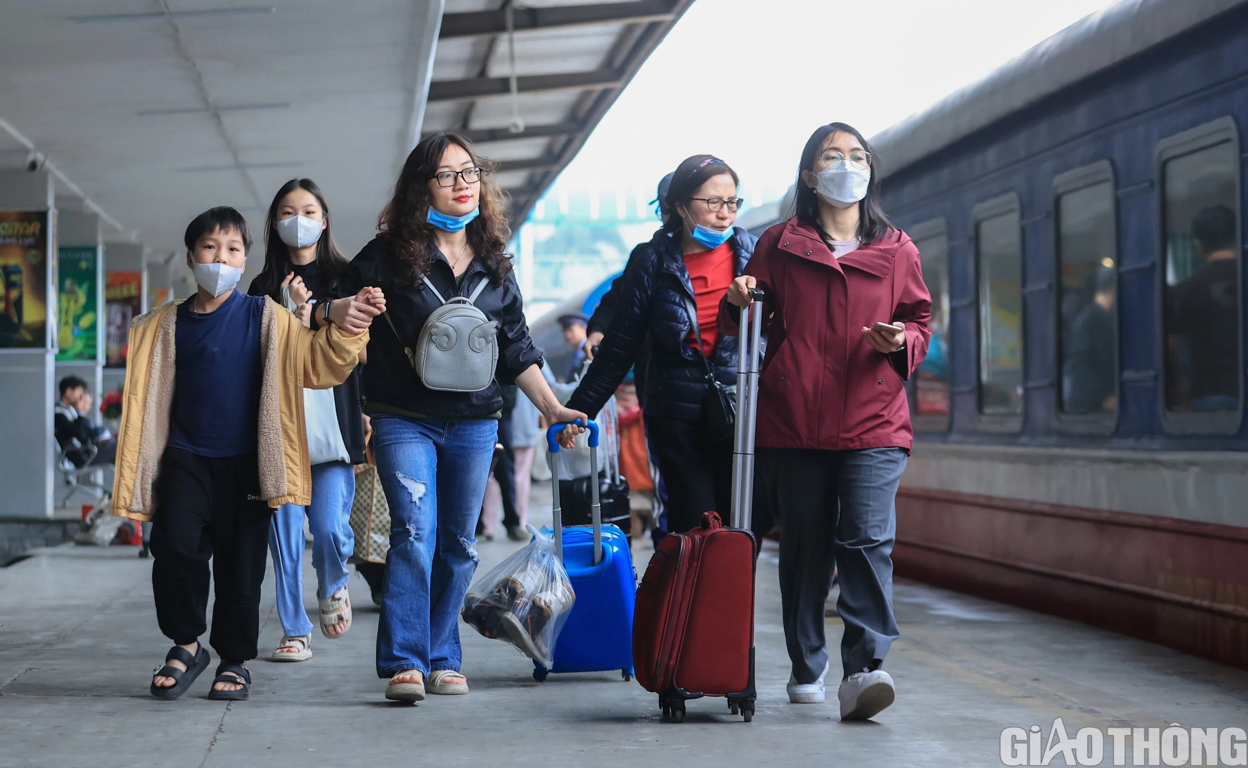 Ga H&agrave; Nội đ&ocirc;ng nghẹt kh&aacute;ch ng&agrave;y cuối trước kỳ nghỉ Tết- Ảnh 7.