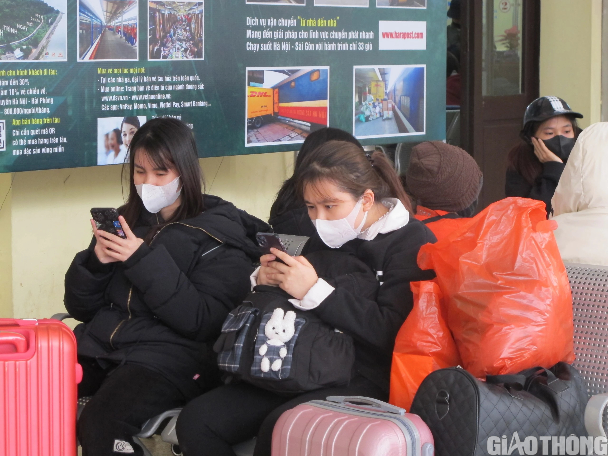 Ga H&agrave; Nội đ&ocirc;ng nghẹt kh&aacute;ch ng&agrave;y cuối trước kỳ nghỉ Tết- Ảnh 13.