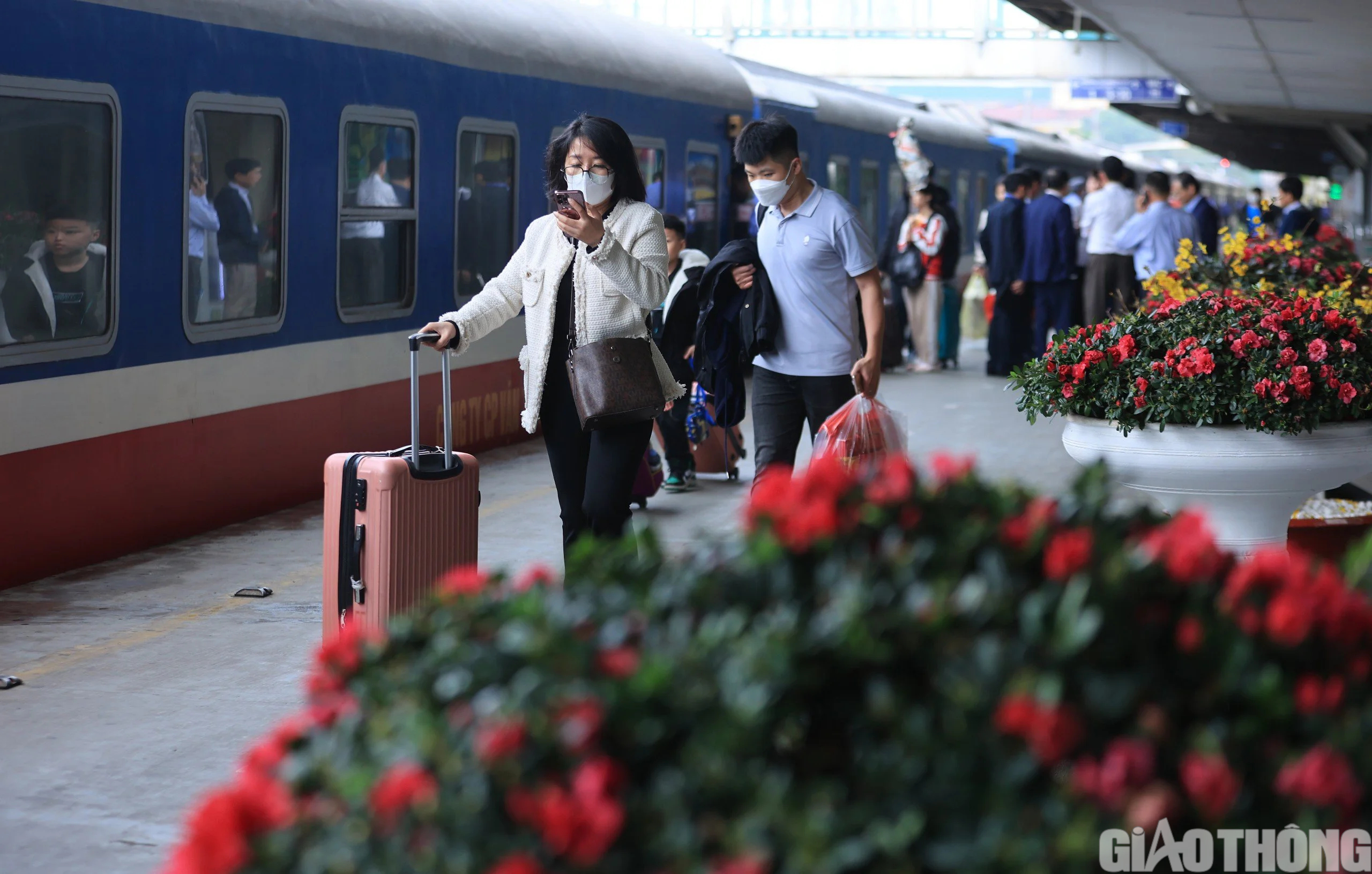 Ga H&agrave; Nội đ&ocirc;ng nghẹt kh&aacute;ch ng&agrave;y cuối trước kỳ nghỉ Tết- Ảnh 8.