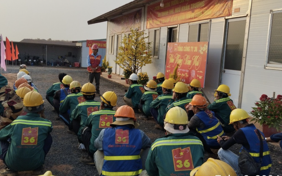 Tr&ecirc;n 1.000 nh&acirc;n lực thi c&ocirc;ng s&acirc;n bay Long Th&agrave;nh xuy&ecirc;n Tết