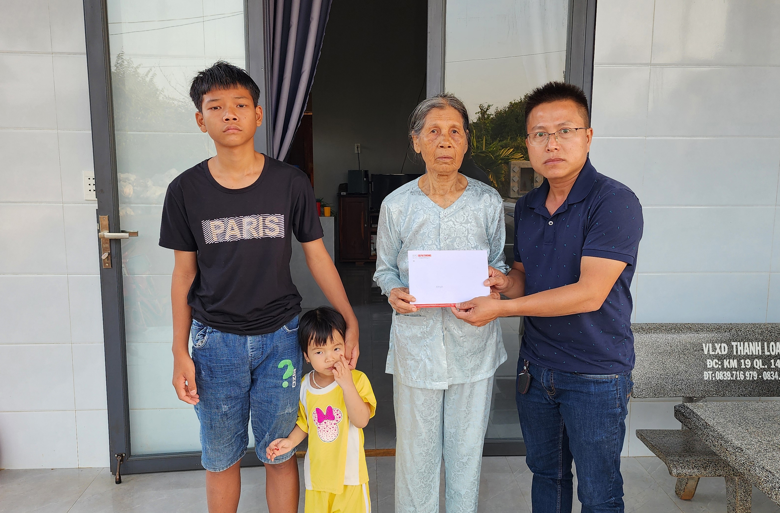 Bạn đọc B&aacute;o Giao th&ocirc;ng hỗ trợ ho&agrave;n cảnh 3 ch&aacute;u b&eacute; mồ c&ocirc;i- Ảnh 1.