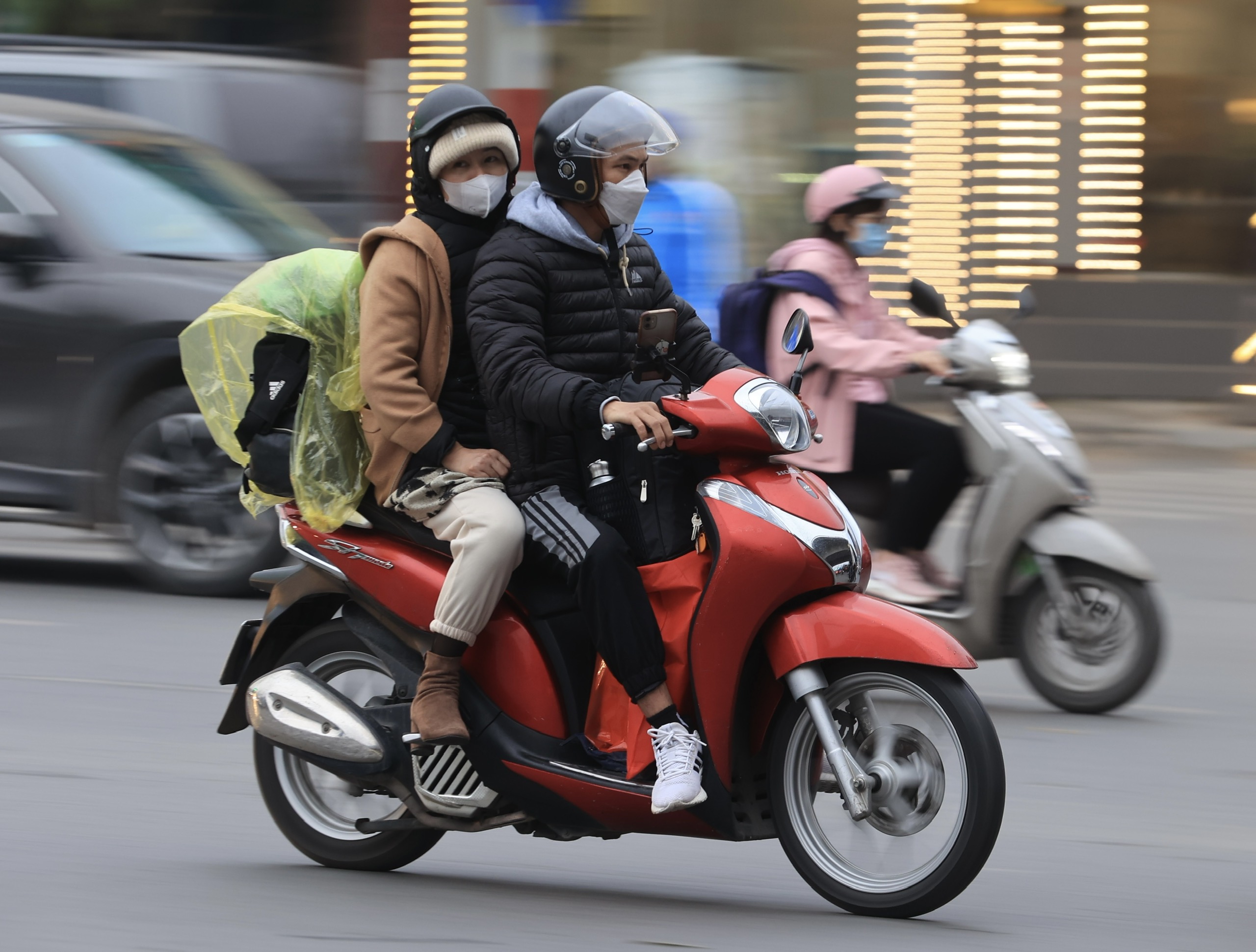 Người d&acirc;n tr&ugrave;m k&iacute;n m&iacute;t, đi xe m&aacute;y rời thủ đ&ocirc; về qu&ecirc; đ&oacute;n Tết- Ảnh 13.