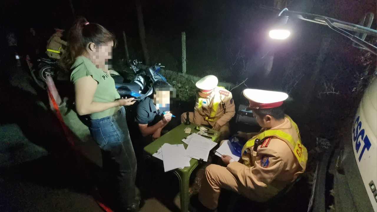 Vi phạm nồng độ cồn kịch khung v&igrave; nghĩ CSGT kh&ocirc;ng l&agrave;m việc- Ảnh 5.