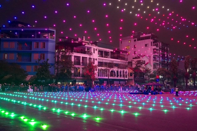 M&atilde;n nh&atilde;n m&agrave;n tổng duyệt m&aacute;y bay kh&ocirc;ng người l&aacute;i vẽ biểu tượng Thủ đ&ocirc;- Ảnh 1.