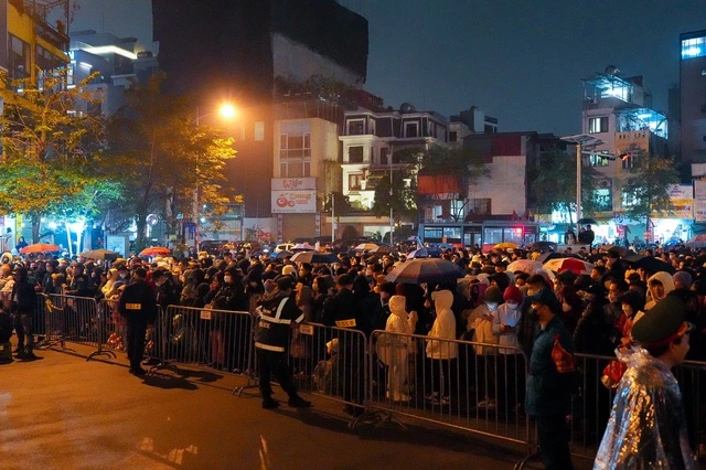 M&atilde;n nh&atilde;n m&agrave;n tổng duyệt m&aacute;y bay kh&ocirc;ng người l&aacute;i vẽ biểu tượng Thủ đ&ocirc;- Ảnh 2.