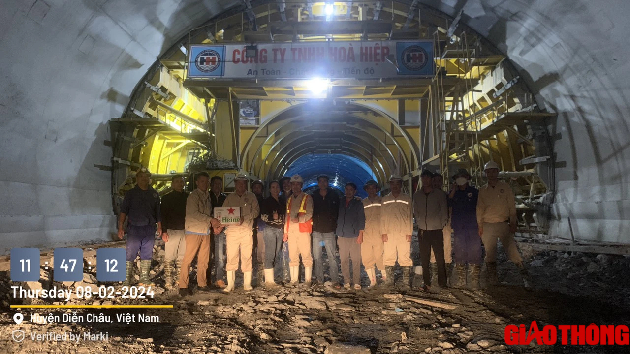 Tết kh&ocirc;ng nghỉ tr&ecirc;n c&ocirc;ng trường cao tốc Diễn Ch&acirc;u - B&atilde;i Vọt- Ảnh 4.