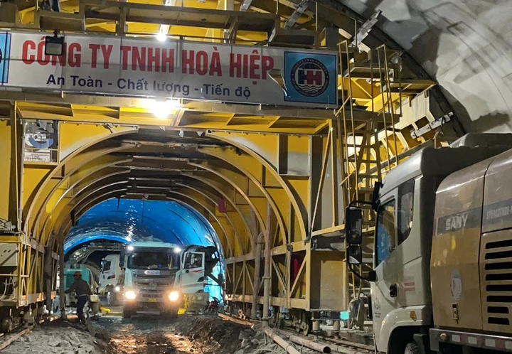 Tết kh&ocirc;ng nghỉ tr&ecirc;n c&ocirc;ng trường cao tốc Diễn Ch&acirc;u - B&atilde;i Vọt- Ảnh 3.