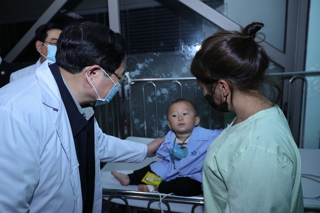 Thủ tướng x&uacute;c động, chia sẻ với c&aacute;c b&aacute;c sĩ bệnh nh&acirc;n phải l&agrave;m việc, điều trị xuy&ecirc;n Tết - Ảnh 7.