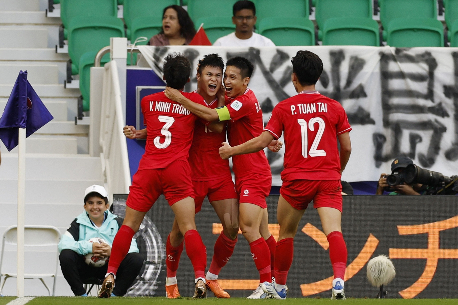 B&aacute;o Trung Quốc chỉ ra &ldquo;tử huyệt&rdquo; của tuyển Việt Nam dưới thời HLV Troussier- Ảnh 1.