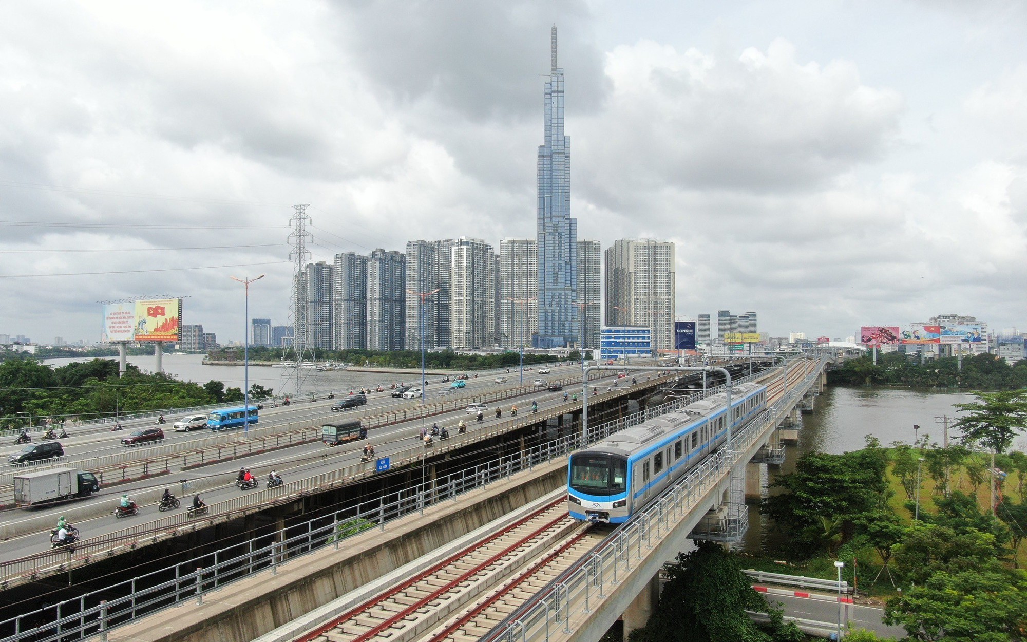 Lộ trình vận hành tuyến metro số 1 Bến Thành - Suối Tiên ra sao?- Ảnh 2. Tàu metro số 1 sẽ chạy thử nghiệm xuyên tết Nguyên đán Giáp Thìn