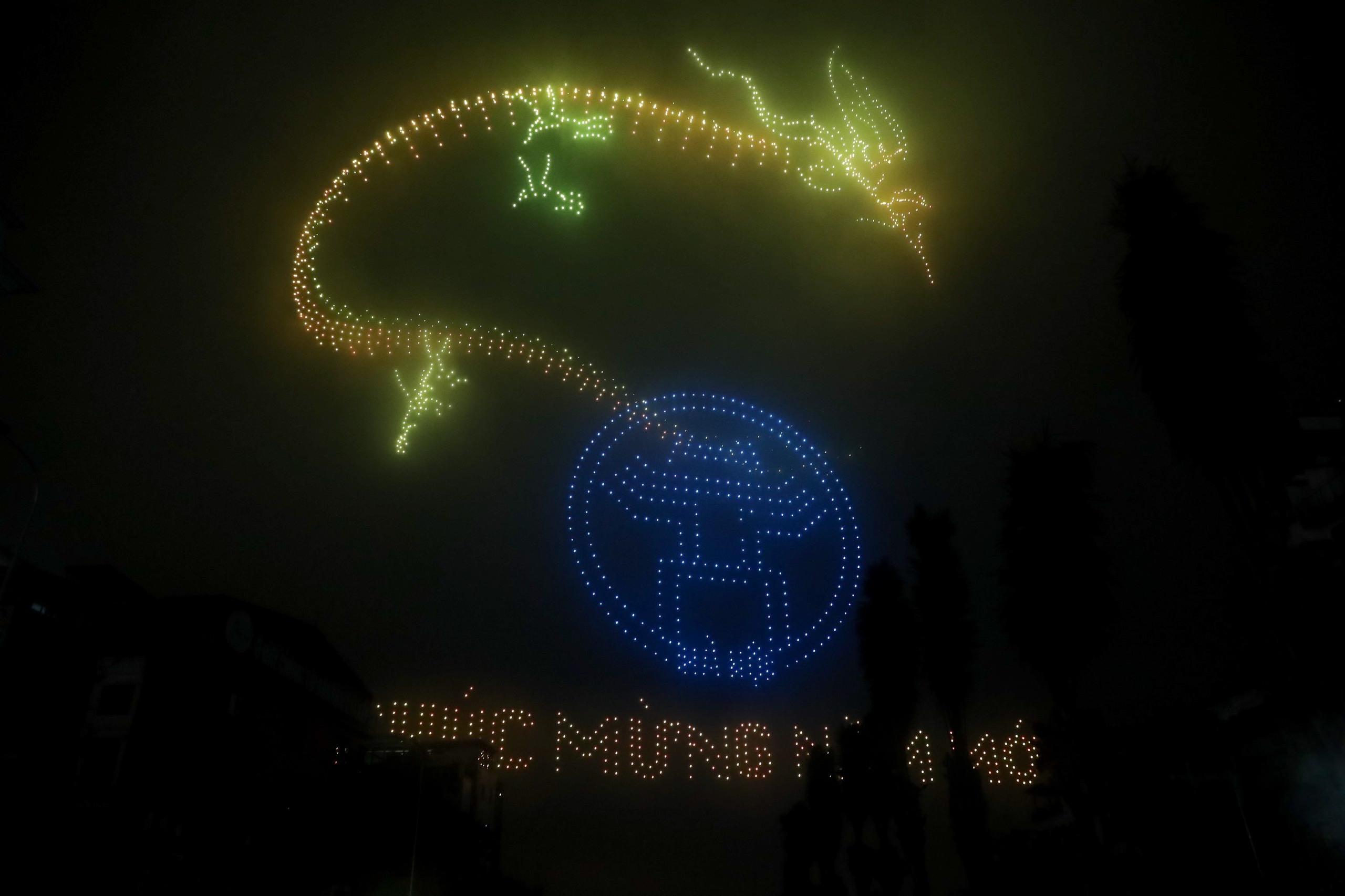 M&atilde;n nh&atilde;n m&agrave;n tổng duyệt m&aacute;y bay kh&ocirc;ng người l&aacute;i vẽ biểu tượng Thủ đ&ocirc;- Ảnh 5.