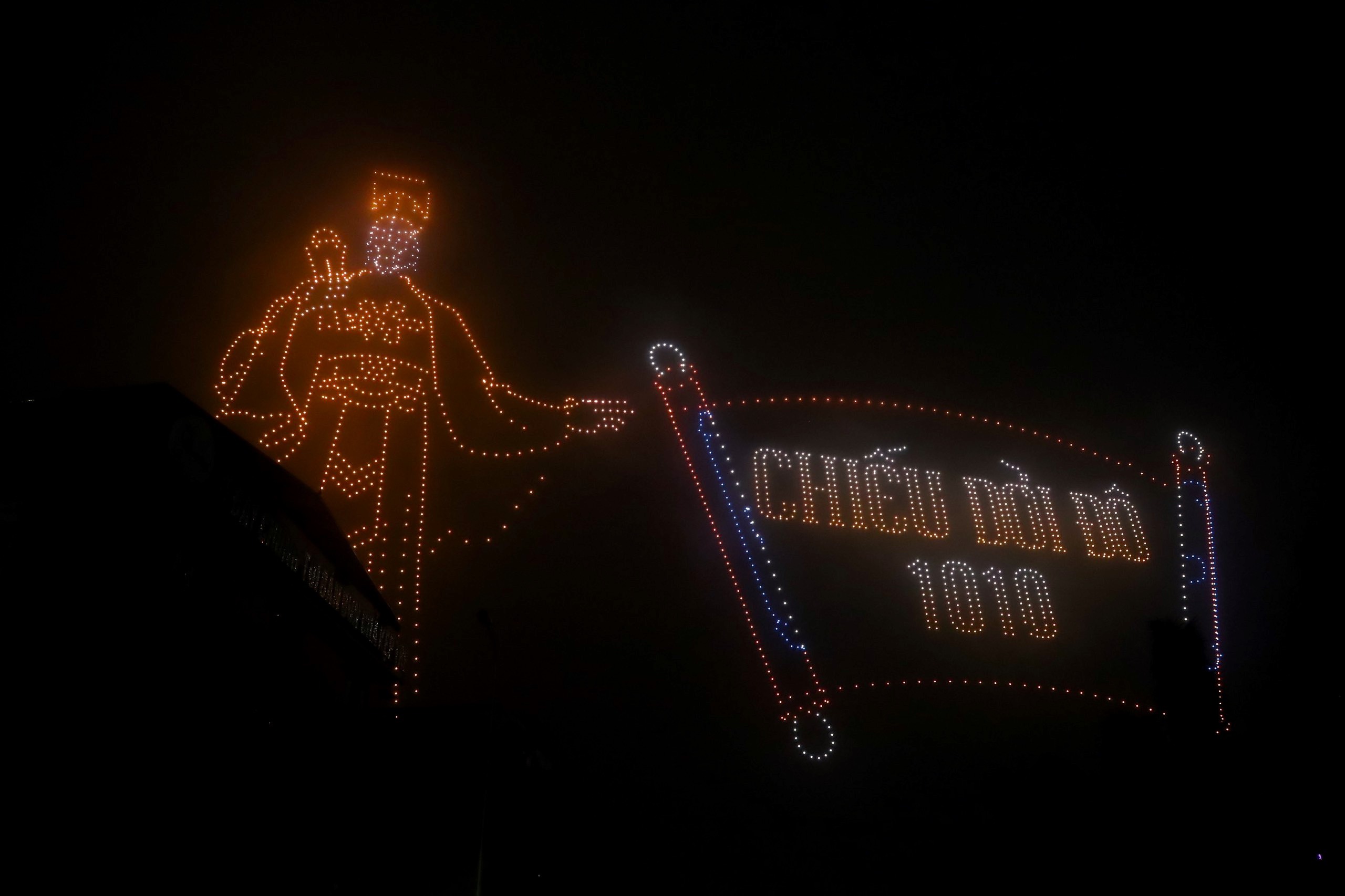 M&atilde;n nh&atilde;n m&agrave;n tổng duyệt m&aacute;y bay kh&ocirc;ng người l&aacute;i vẽ biểu tượng Thủ đ&ocirc;- Ảnh 6.