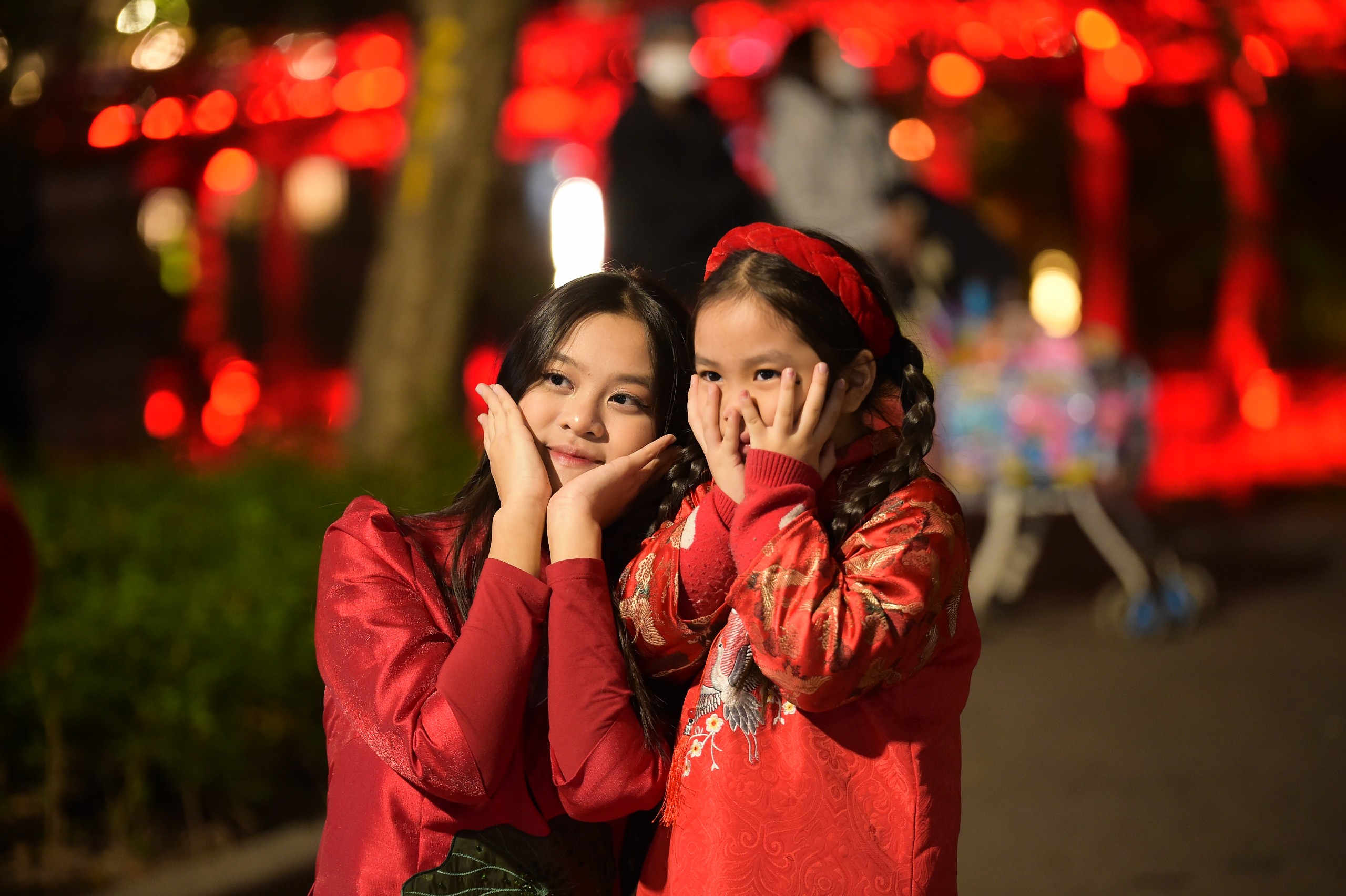 Người d&acirc;n n&ocirc; nức đổ ra đường đ&oacute;n giao thừa, xem ph&aacute;o hoa- Ảnh 3.