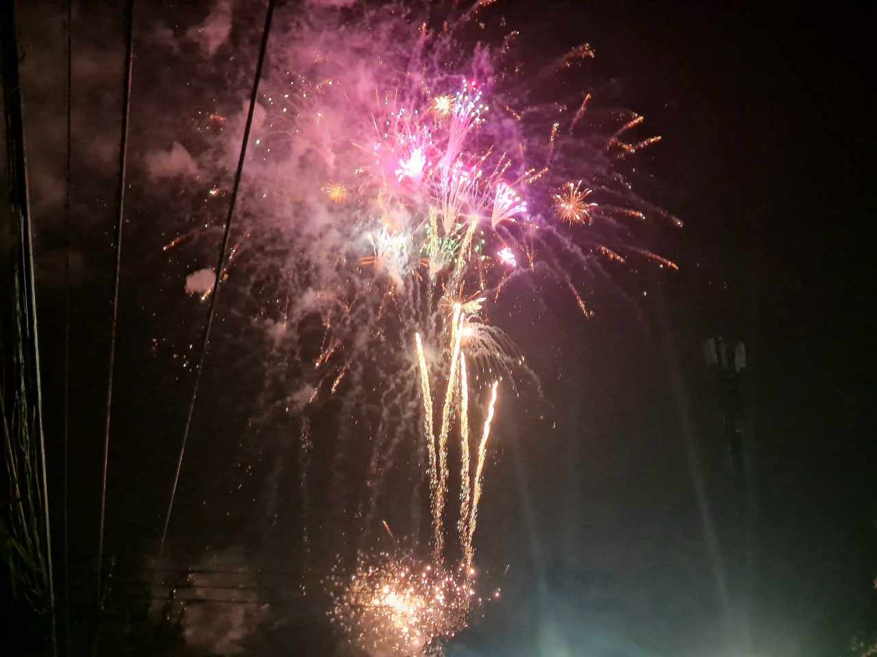 An Giang: Biển người phấn kh&iacute;ch với m&agrave;n ph&aacute;o hoa đ&oacute;n Tết- Ảnh 1.