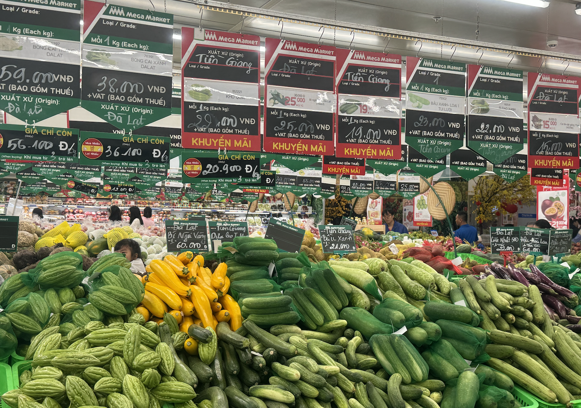 Nhộn nhịp mua sắm ng&agrave;y 30 Tết- Ảnh 5.