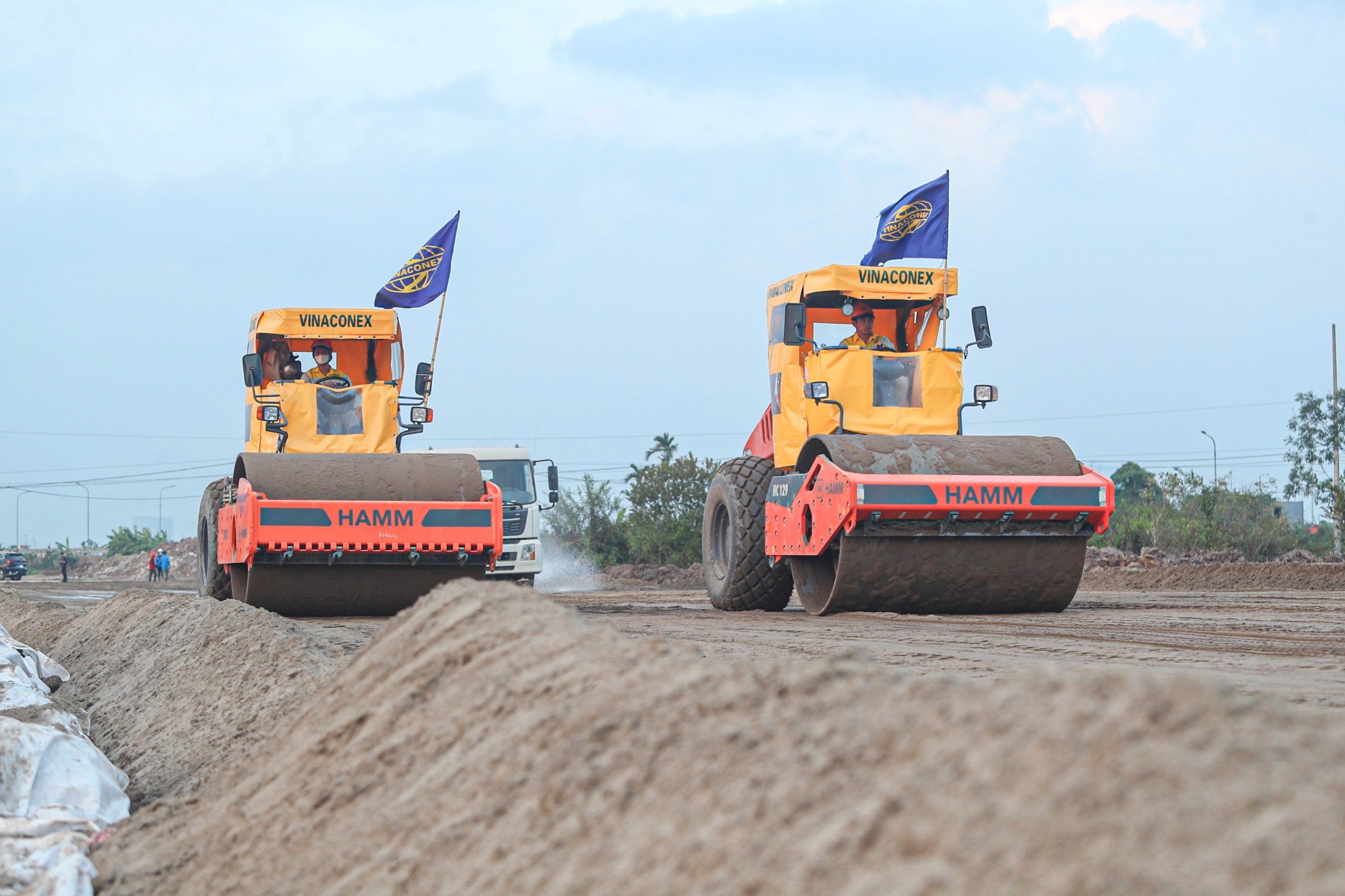C&ocirc;ng trường V&agrave;nh đai 4 - V&ugrave;ng thủ đ&ocirc; hối hả thi c&ocirc;ng những ng&agrave;y cận Tết- Ảnh 3.