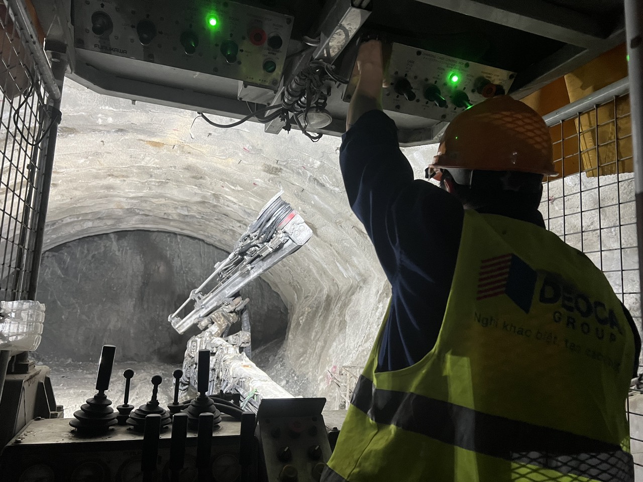 Miệt mài thi công cao tốc Quảng Ngãi - Hoài Nhơn xuyên giao thừa- Ảnh 5. Miệt mài thi công cao tốc Quảng Ngãi - Hoài Nhơn xuyên giao thừa- Ảnh 5.