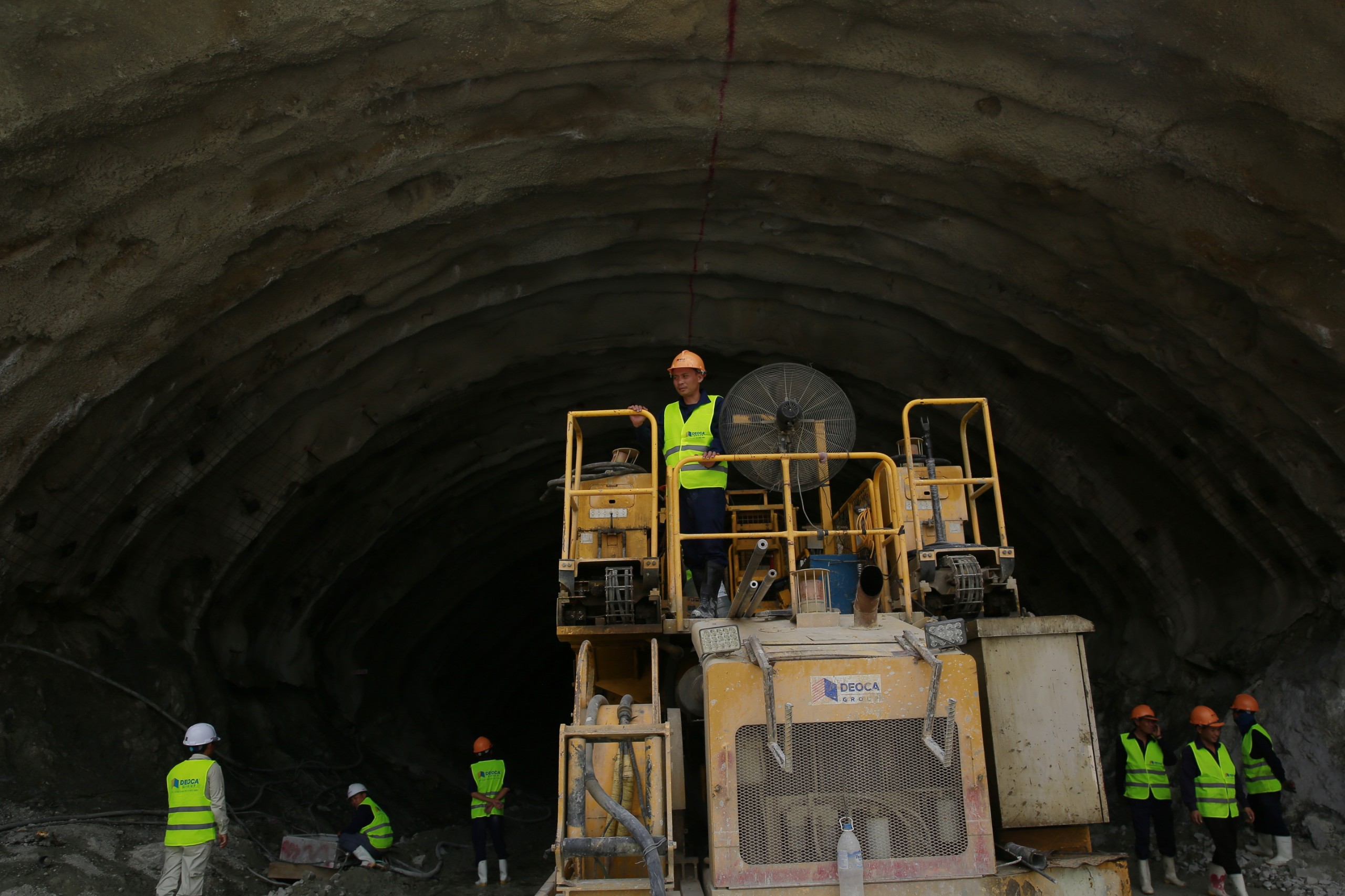 Miệt mài thi công cao tốc Quảng Ngãi - Hoài Nhơn xuyên giao thừa- Ảnh 4. Miệt mài thi công cao tốc Quảng Ngãi - Hoài Nhơn xuyên giao thừa- Ảnh 4.