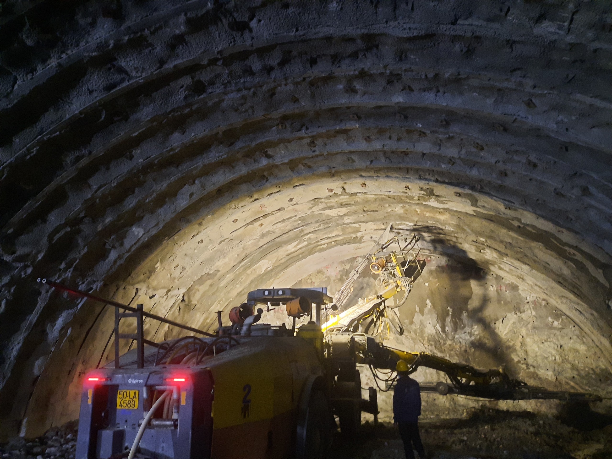 Miệt mài thi công cao tốc Quảng Ngãi - Hoài Nhơn xuyên giao thừa- Ảnh 10. Miệt mài thi công cao tốc Quảng Ngãi - Hoài Nhơn xuyên giao thừa- Ảnh 10.