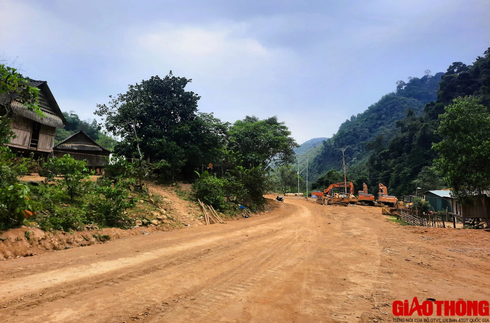 Tuyến nối 2 nh&aacute;nh đường Hồ Ch&iacute; Minh ở Quảng Trị đang thi c&ocirc;ng thế n&agrave;o?- Ảnh 9.