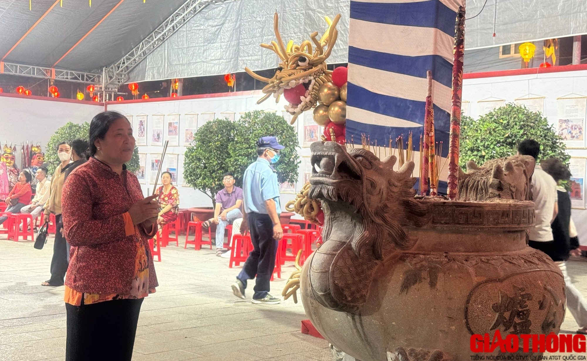 Người d&acirc;n Đồng Nai n&ocirc; nức đi lễ ch&ugrave;a đầu năm- Ảnh 2.