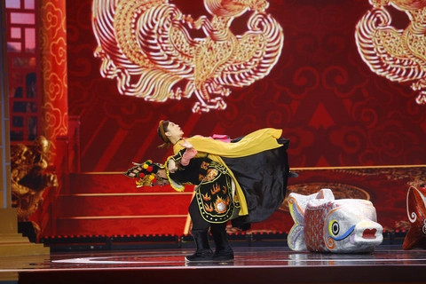 Táo Quân 2024: Diễn viên bị chê thoại dở, khán giả bức xúc vì quảng cáo quá nhiều- Ảnh 1. Táo Quân 2024: Diễn viên bị chê thoại dở, khán giả bức xúc vì quảng cáo quá nhiều- Ảnh 1.