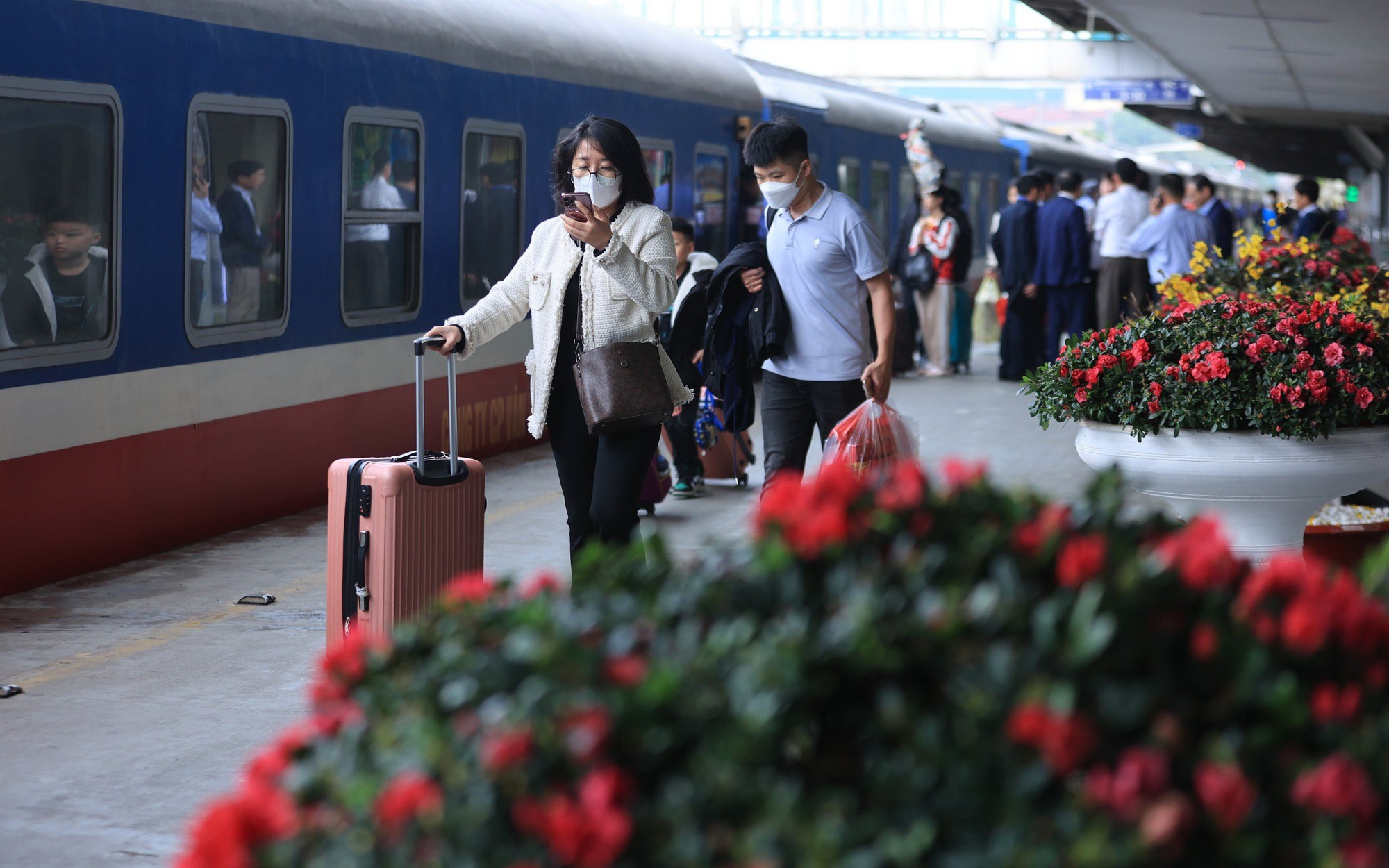 Chạy nhiều chuyến t&agrave;u phục vụ người d&acirc;n du xu&acirc;n trong ba ng&agrave;y Tết