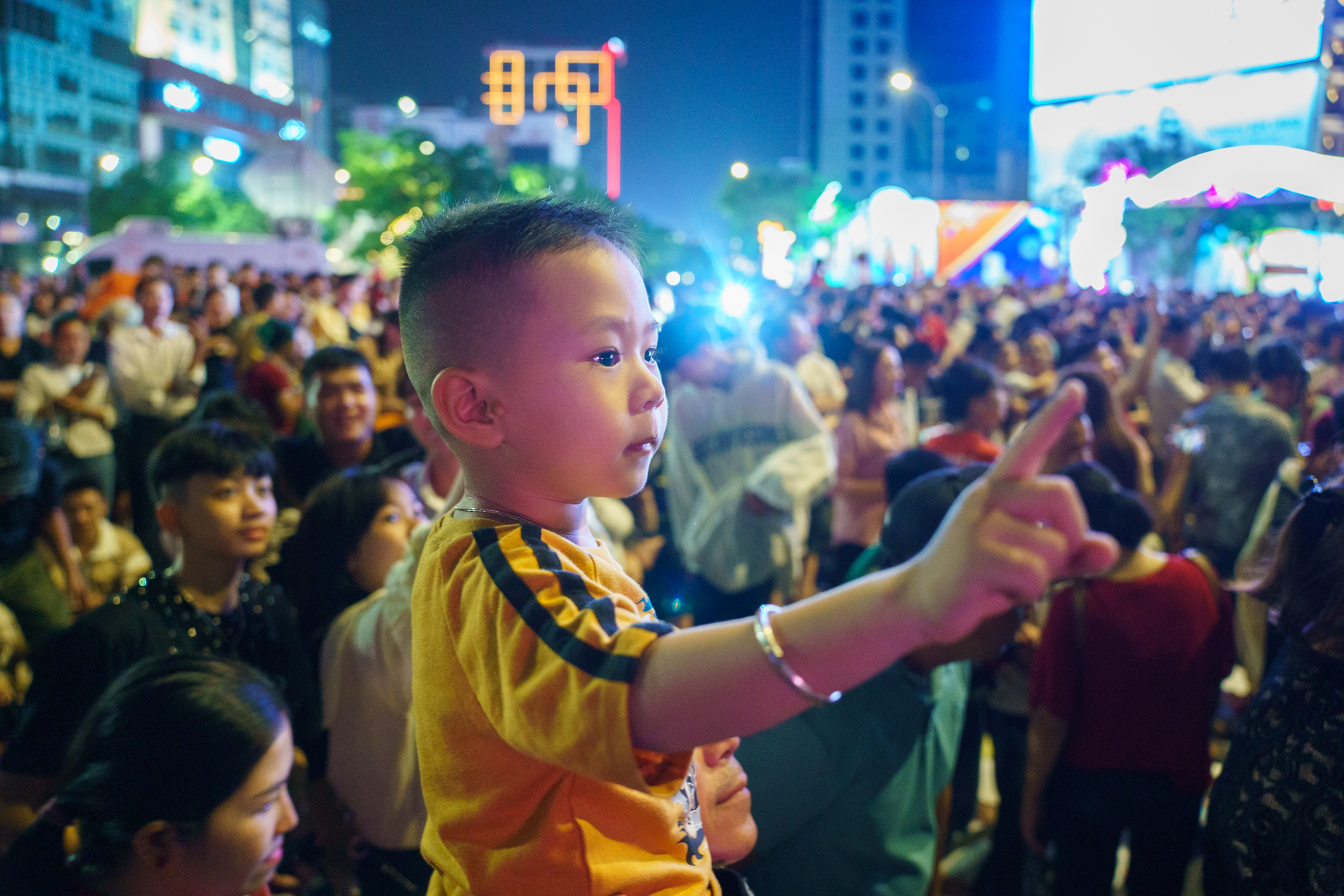 Những nụ hôn trong thời khắc giao thừa- Ảnh 6. Những nụ hôn trong thời khắc giao thừa- Ảnh 6.