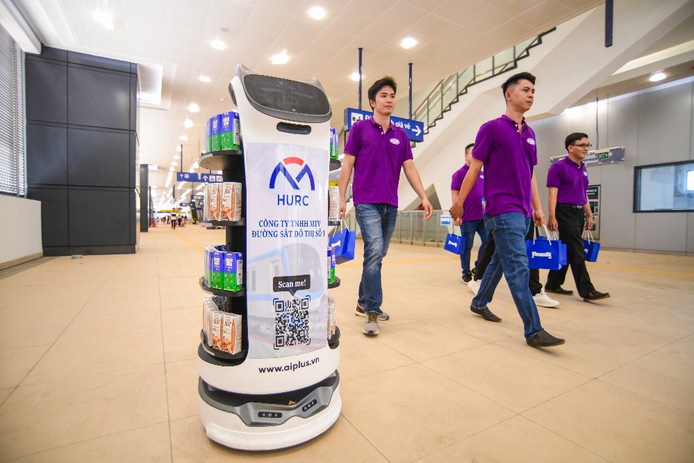 A group of people walking in a mall  Description automatically generated