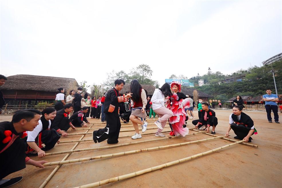 C&aacute;p treo Fansipan mở cửa trở lại c&ugrave;ng chuỗi lễ hội rộn r&agrave;ng đ&oacute;n xu&acirc;n- Ảnh 3.