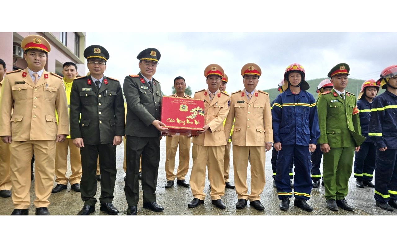 Thừa Thi&ecirc;n Huế: Tuần tra kiểm so&aacute;t, bảo đảm ATGT xuy&ecirc;n đ&ecirc;m Giao thừa v&agrave; những ng&agrave;y Tết