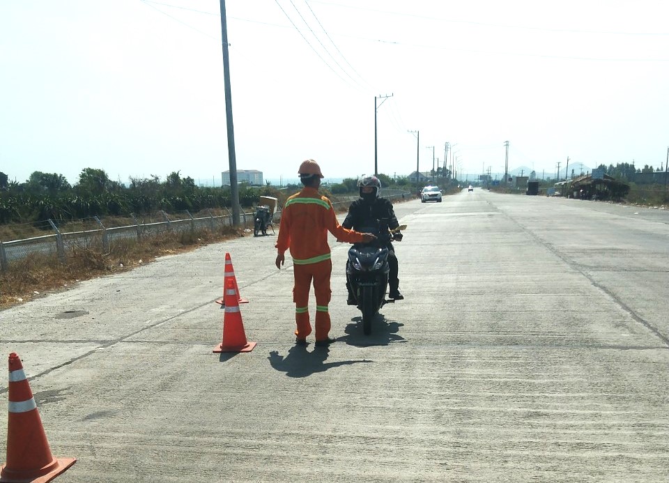 Người người về qu&ecirc;, nh&acirc;n vi&ecirc;n tuần đường vẫn cần mẫn ng&agrave;y đ&ecirc;m tr&ecirc;n cao tốc- Ảnh 2.