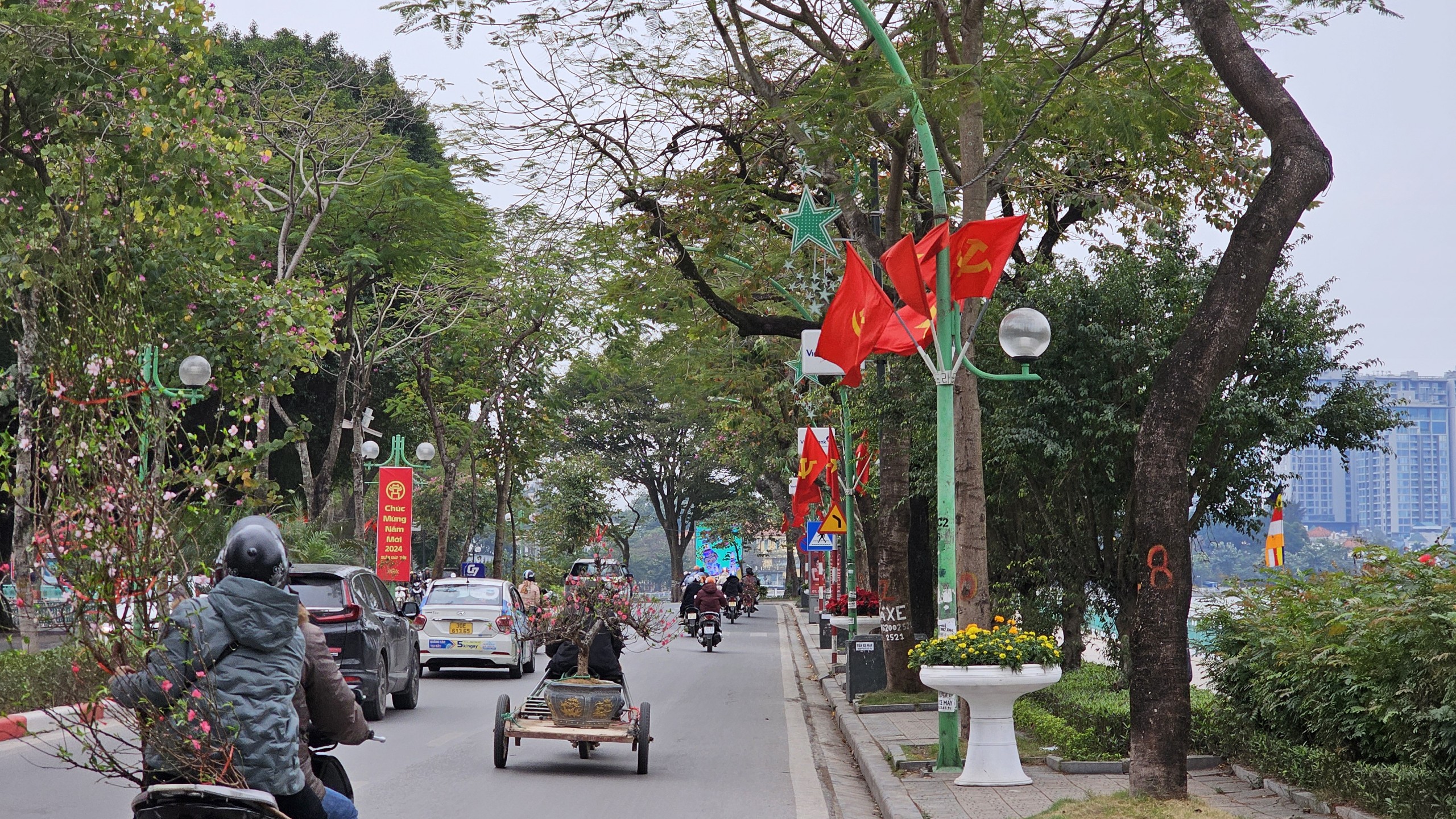 Ph&aacute;o hoa ở hồ Gươm sẵn s&agrave;ng, đường phố H&agrave; Nội trang ho&agrave;ng đ&oacute;n Tết- Ảnh 14.