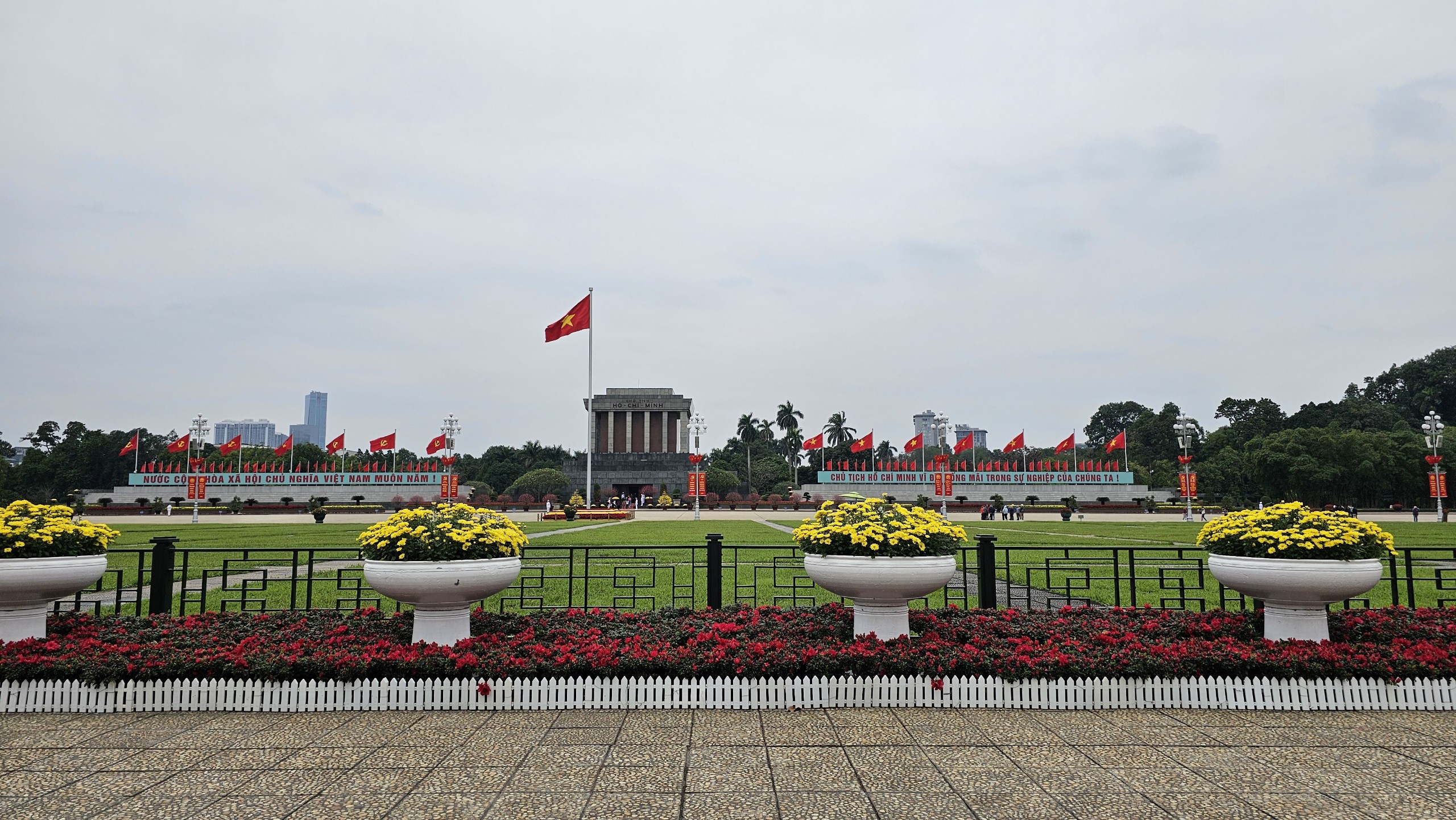 Ph&aacute;o hoa ở hồ Gươm sẵn s&agrave;ng, đường phố H&agrave; Nội trang ho&agrave;ng đ&oacute;n Tết- Ảnh 12.