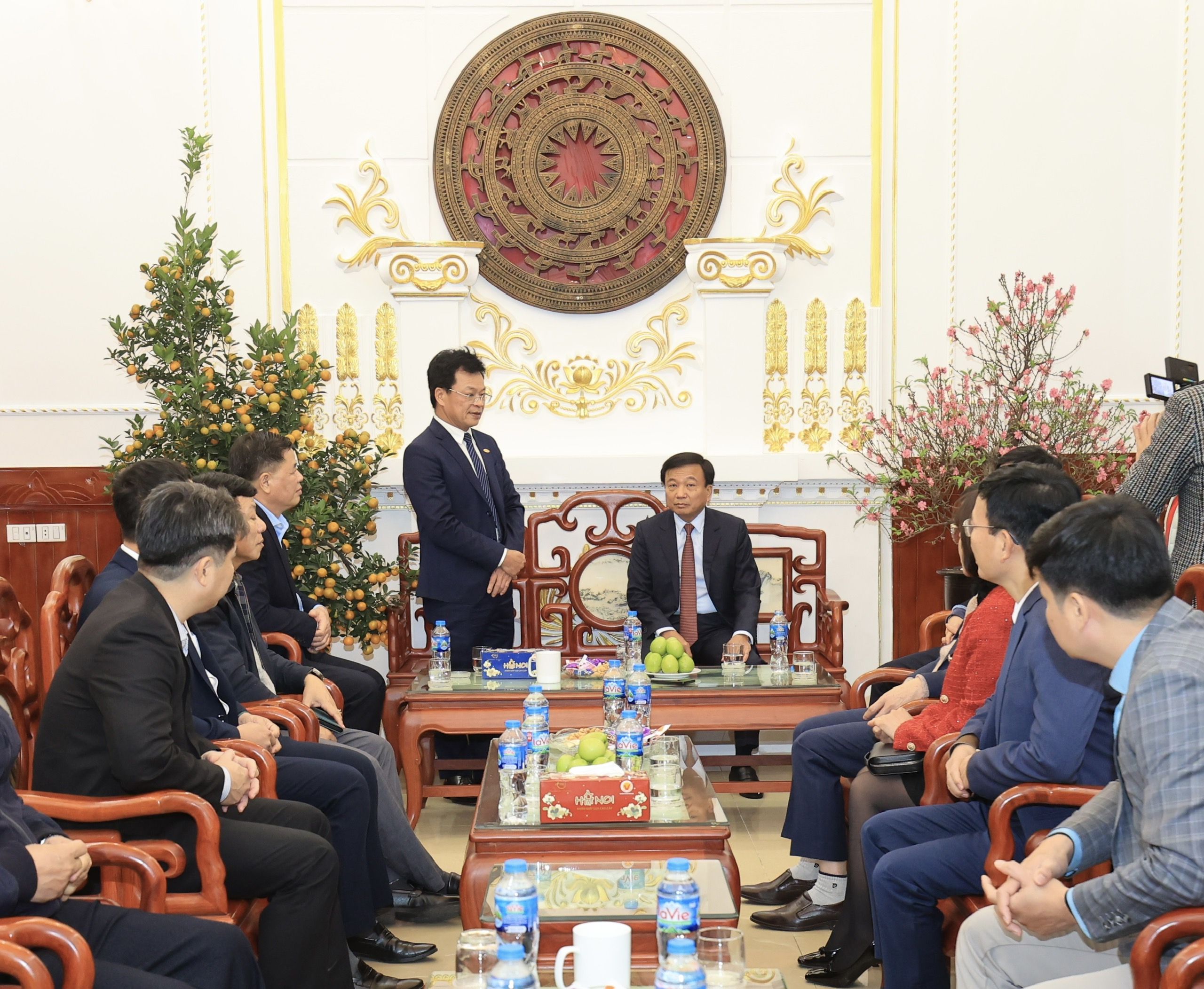 Thứ trưởng Nguyễn Danh Huy l&igrave; x&igrave; kh&aacute;ch đi chuyến t&agrave;u cuối năm- Ảnh 1.