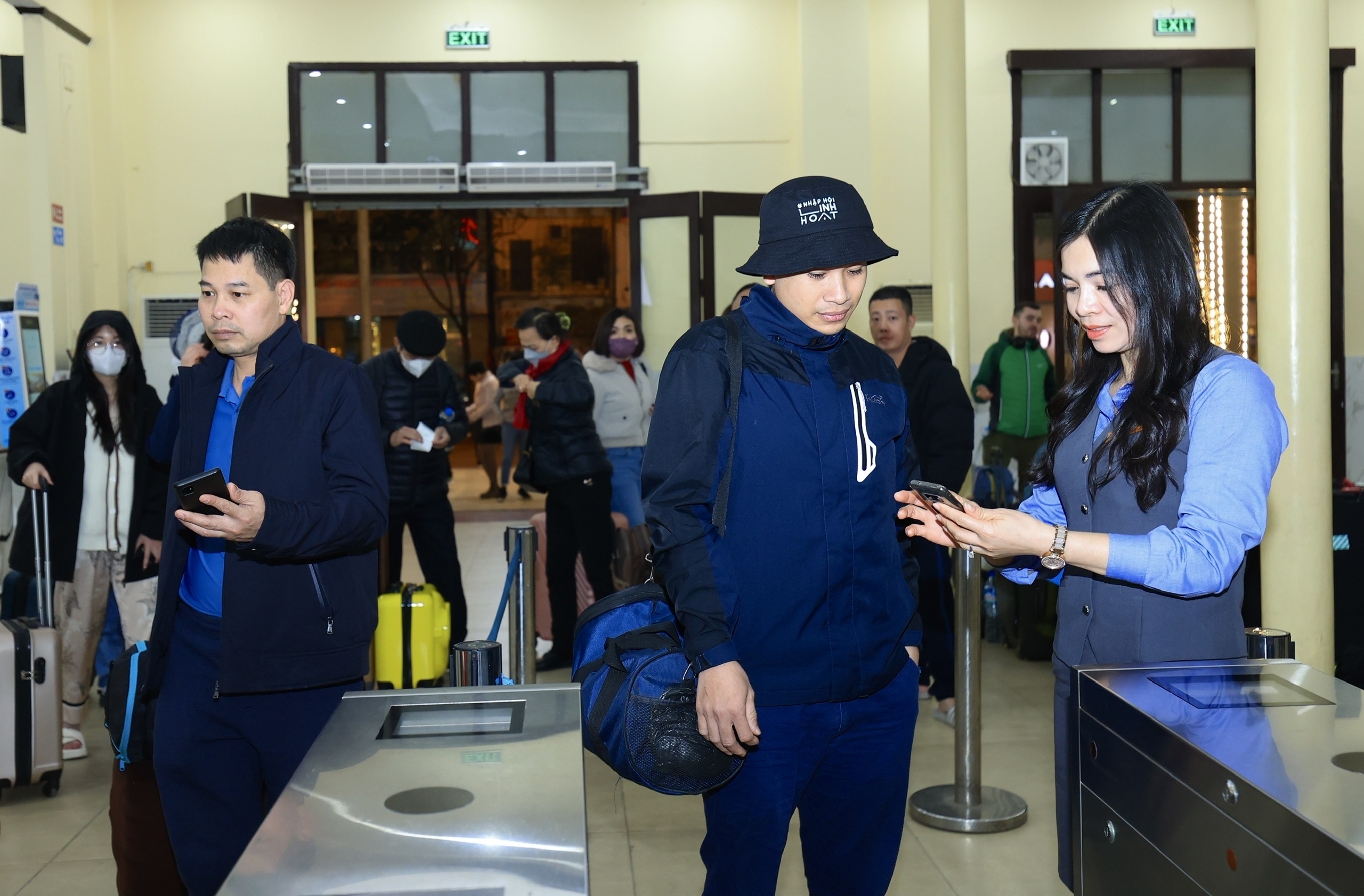 Thứ trưởng Nguyễn Danh Huy l&igrave; x&igrave; kh&aacute;ch đi chuyến t&agrave;u cuối năm- Ảnh 11.