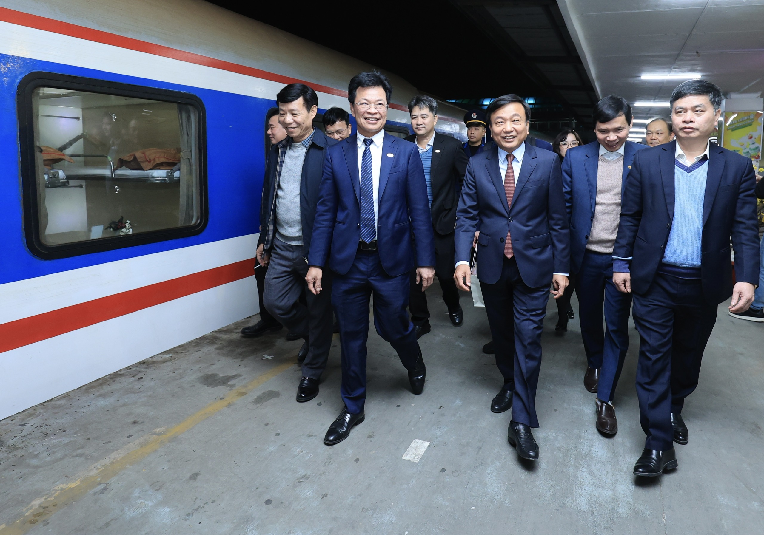 Thứ trưởng Nguyễn Danh Huy l&igrave; x&igrave; kh&aacute;ch đi chuyến t&agrave;u cuối năm- Ảnh 2.