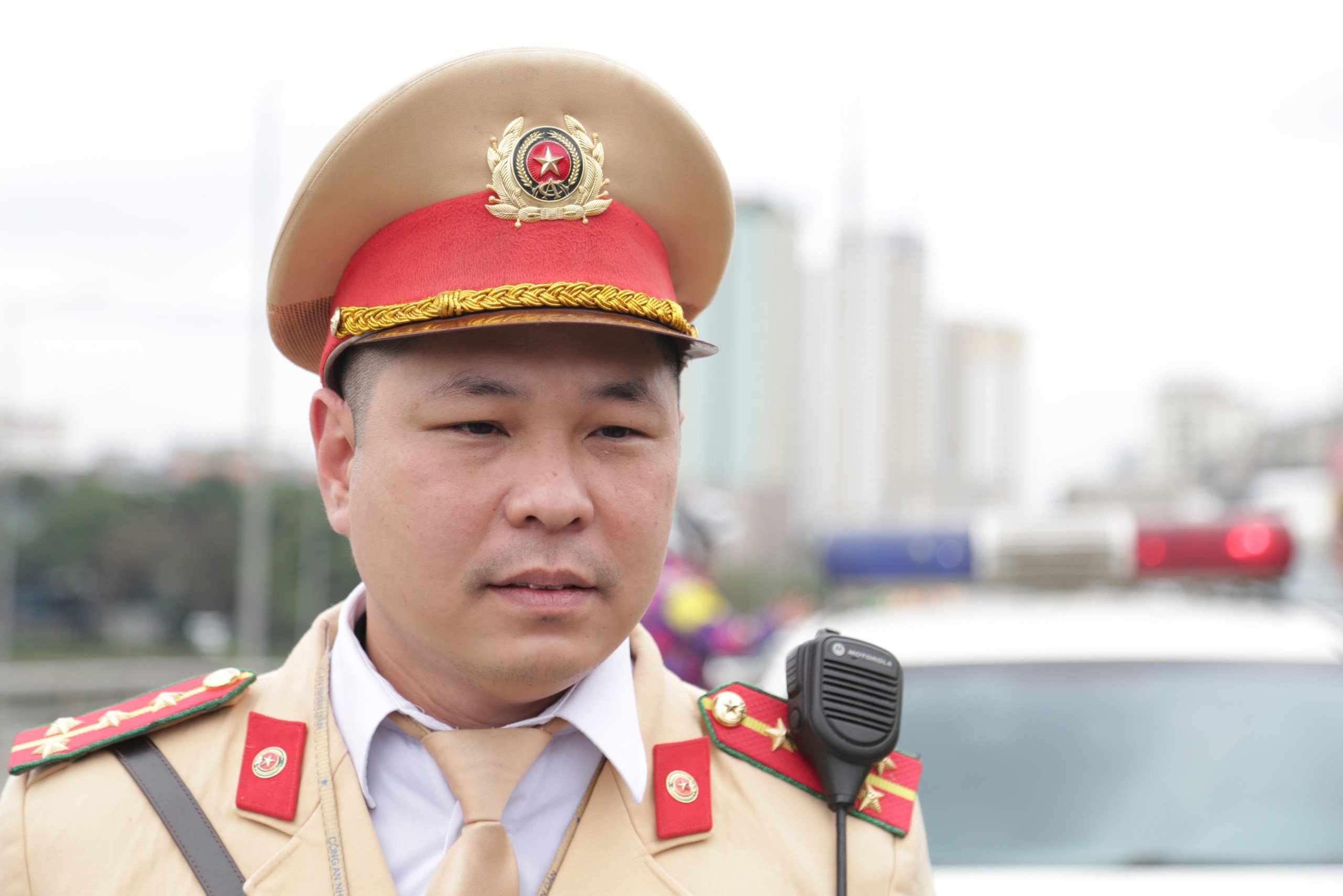 Bỏ chạy khi gặp CSGT, người đi xe m&aacute;y t&ocirc;ng vỡ đ&egrave;n xe biển xanh tr&ecirc;n V&agrave;nh đai 3- Ảnh 10.