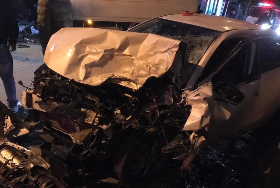 Vợ chồng nữ t&agrave;i xế v&agrave; người đi xe m&aacute;y bị thương trong vụ tai nạn li&ecirc;n ho&agrave;n ở Hải Dương- Ảnh 1.