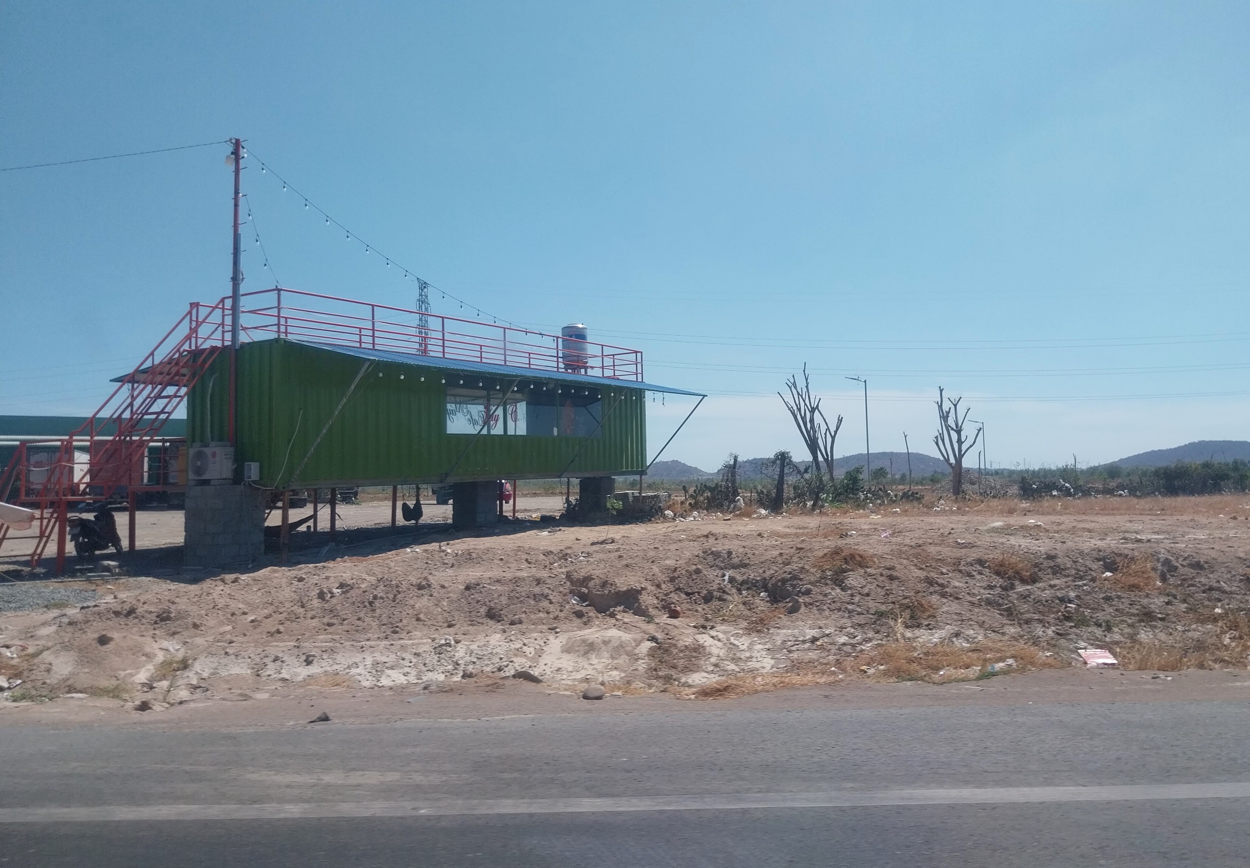 Vụ trạm dừng nghỉ đấu nối tr&aacute;i ph&eacute;p đường dẫn cao tốc: V&igrave; sao vẫn ngang nhi&ecirc;n hoạt động?- Ảnh 7.