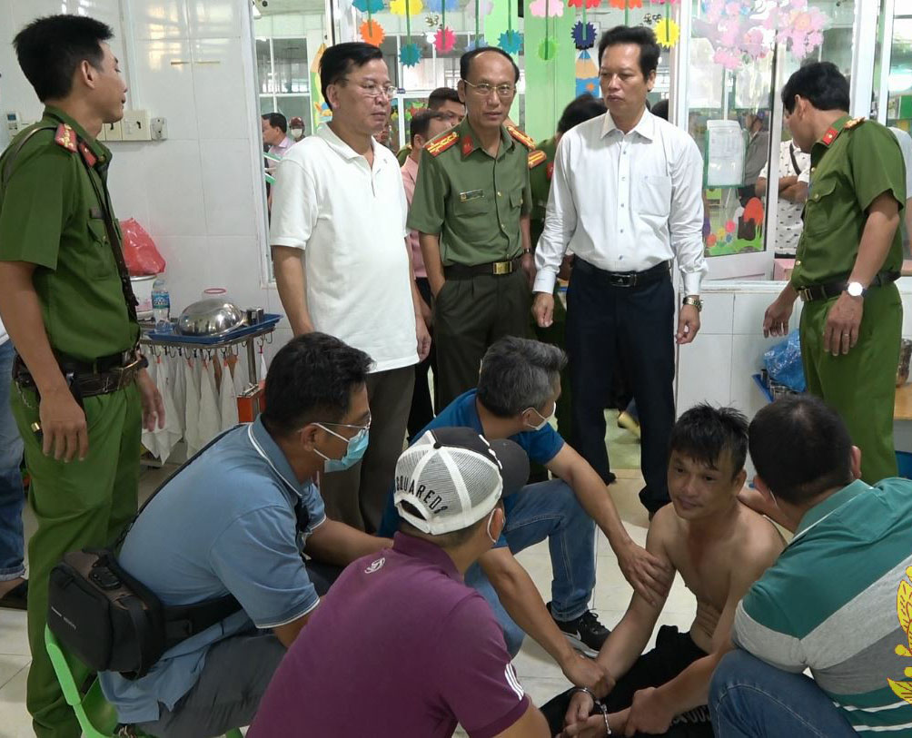 Danh t&iacute;nh đối tượng cầm dao khống chế trẻ mầm non ở Tiền Giang- Ảnh 1.